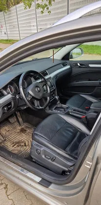 skoda superb łowicz Skoda Superb cena 38500 przebieg: 247873, rok produkcji 2013 z Łowicz